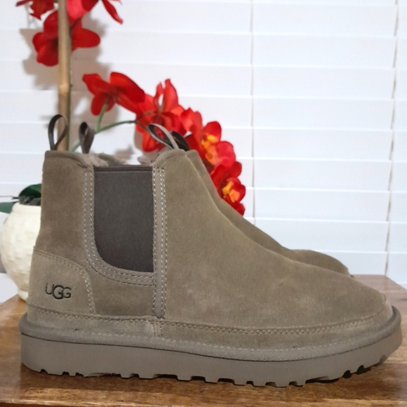 SOLD🔶️🔶️🔶️Men's UGG boots size 9 Neumel Chelsea boots gray - Picture 2 of 10